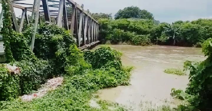 Tinggi Muka Air di Kali Bekasi Naik Pada Senin Siang