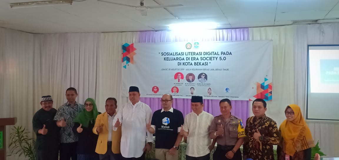 Tri Adhianto dalam Sosialisasi Literasi Digital Pada Keluarga di Era Soecity 5.0 di Kota Bekasi