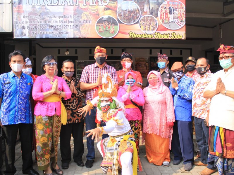 Wakil Wali Kota Bekasi Tri Adhianto saat berkunjung di Kampung Bali, Kelurahan Harapan Jaya