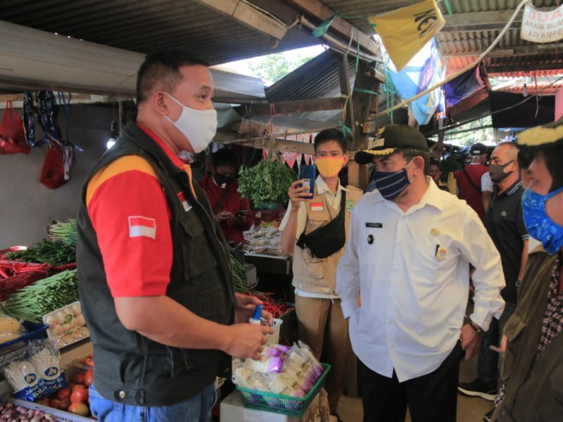 Wakil Wali Kota Tri Adhianto tinjau Pasar Rawalumbu terkait penerapan New Normal, Rabu (3/6)