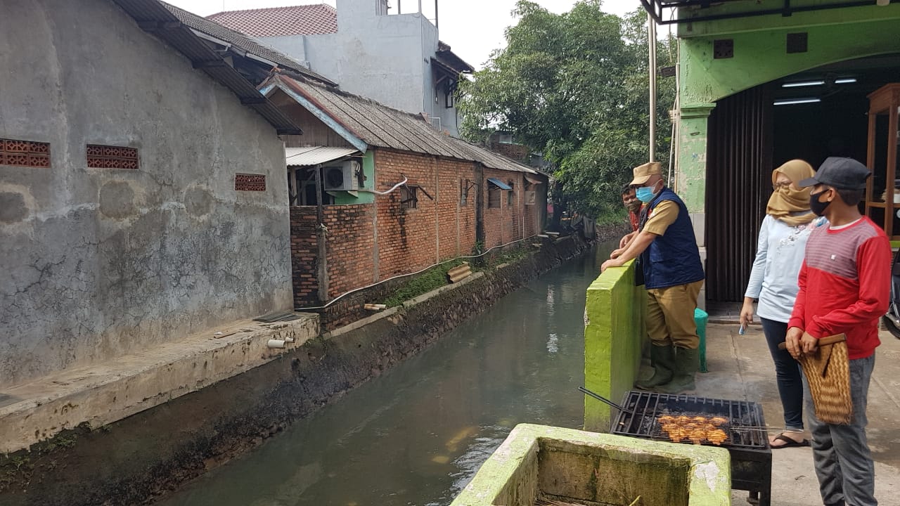 Wali Kota Bekasi Rahmat Effendi Meninjau Lokasi Aliran Kali Cakung Bekasi Barat