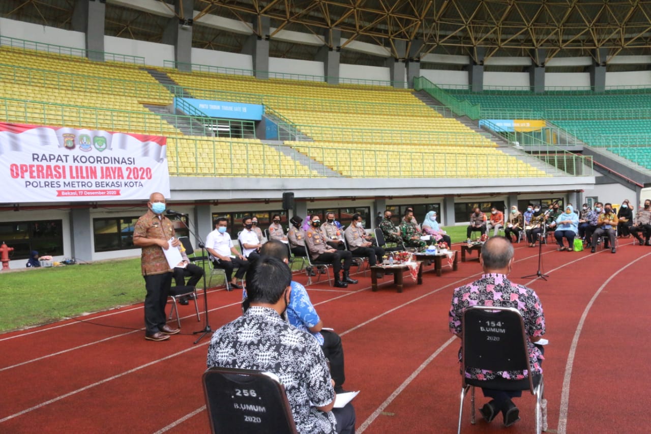 Wali Kota Bekasi Rahmat Effendi di Stadion Patriot