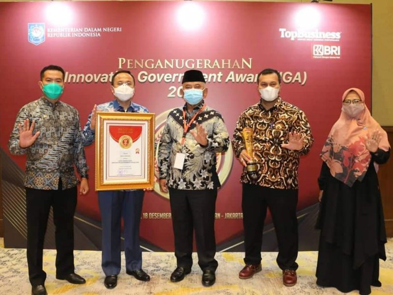 Wali Kota Bekasi Terima Penghargaan Penganugerahan IGA Tahun 2020