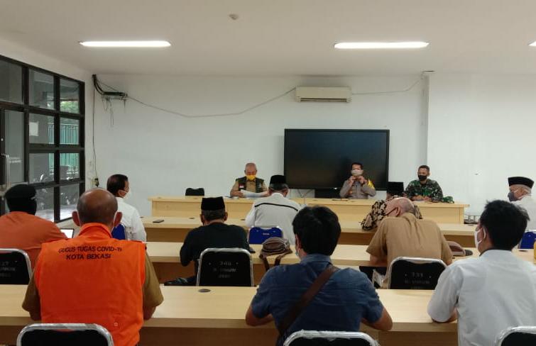 Wali Kota Bekasi rapat terbatas bersama MUI terkait pelaksanaan sholat Idul Fitri  saat Covid-19