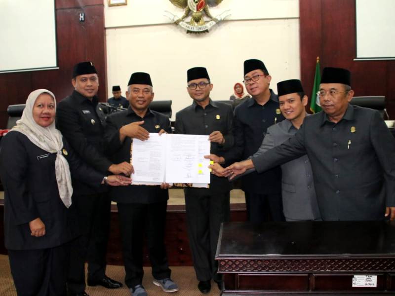 Wali Kota Bersama Legislatif Tanda Tangani Perseteujuan Bersama RAPERDA APBD Kota Bekasi Tahun 2020