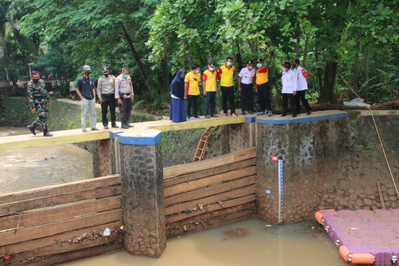 Walkot Bekasi Bersama Camat Cipayung Tinjau Waduk Tiu