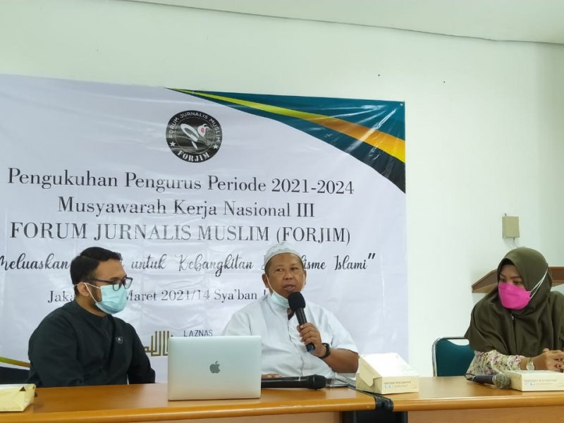 Ketua Umum Dewan Da’wah Islamiyah Indonesia (DDII) Dr H Adian Husaini