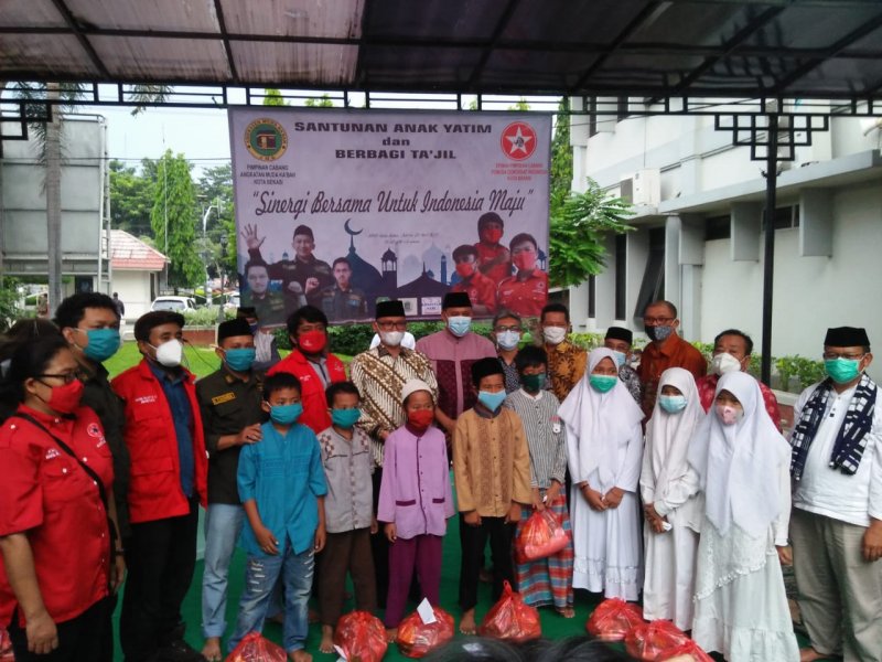 Wakil Wali Kota Bekasi dan Ketua DPRD Kota Bekasi menghadiri santunan anak yatim