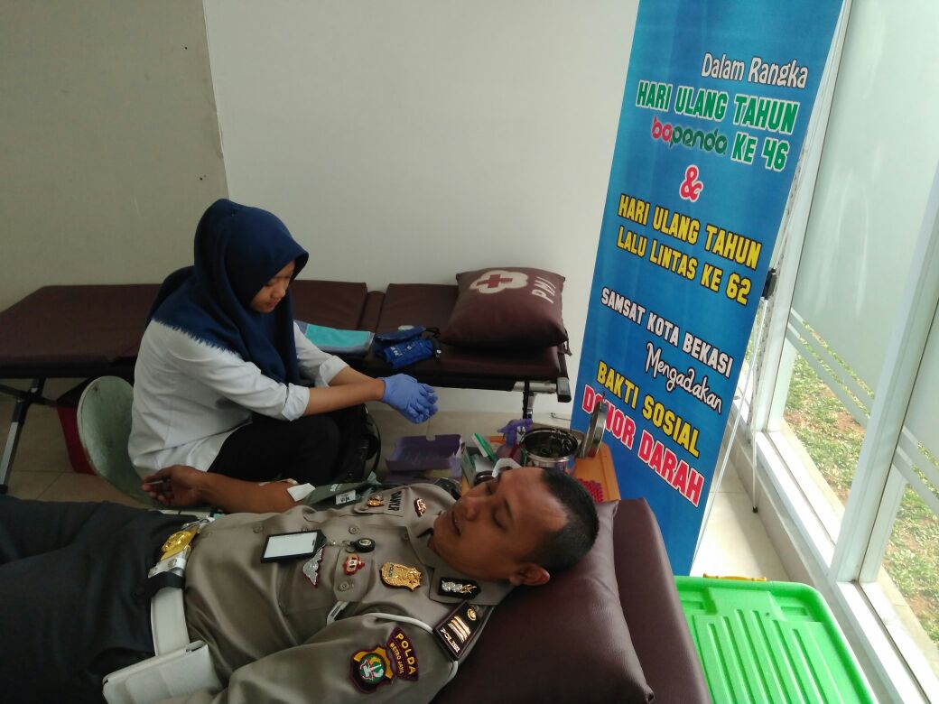 donor darah dalam rangka HUT Bapenda dan Lantas Polri