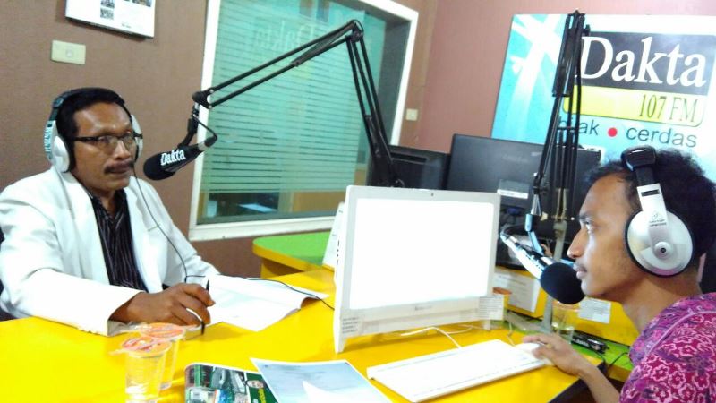 dr Sahat Marbun SpB dari RS Citra Harapan dalam Talkshow Kesehatan tentang Tumor payudara