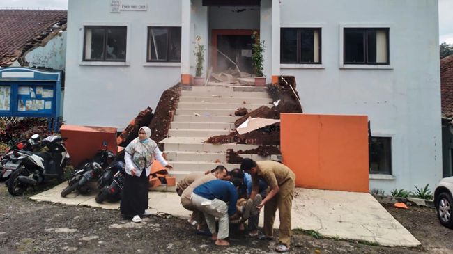 gempa bumi di kabupaten cianjur 169