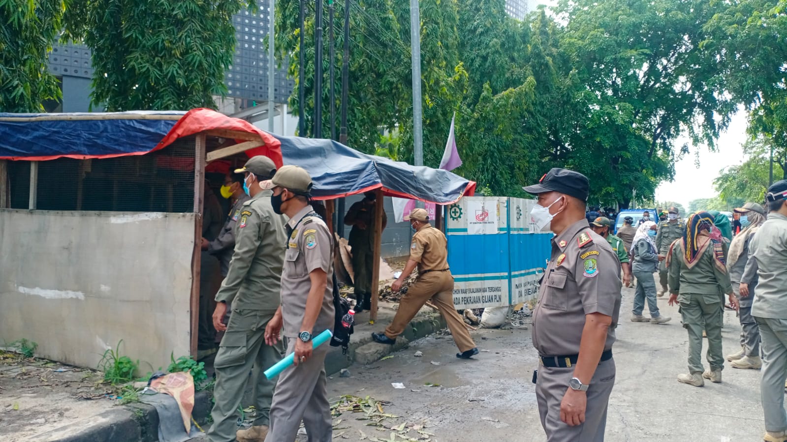 penertiban bangli di Medan Satria Kota Bekasi Senin 8 November 2021