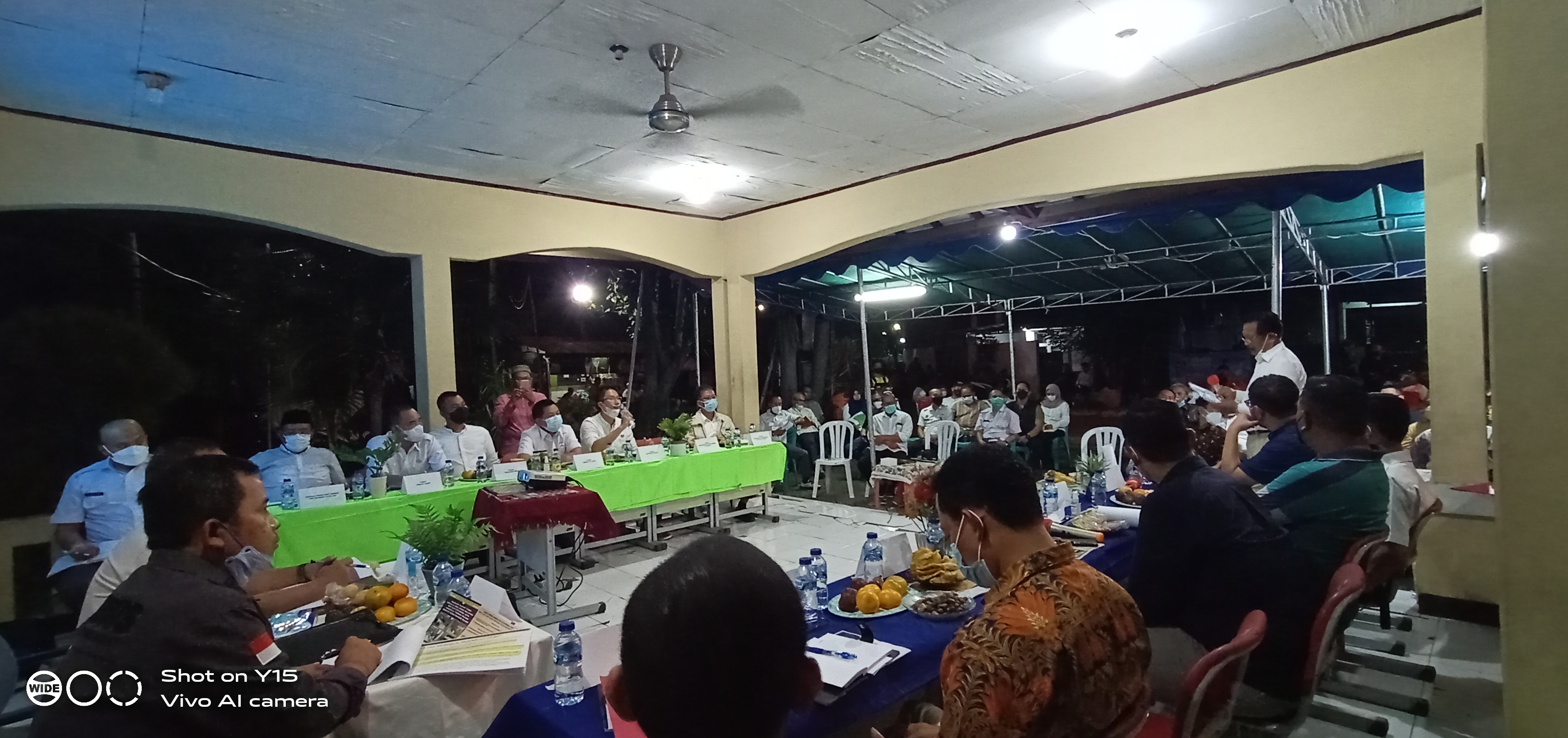 suasana dialog forum warga di sekretariat Rw 22 BSK