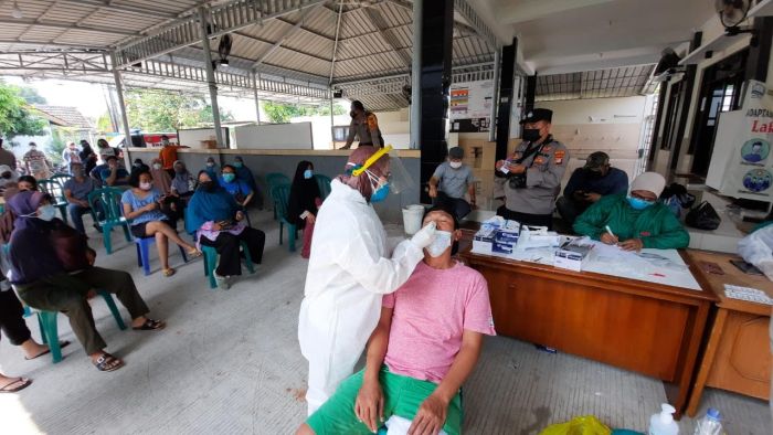 swab tes di Perumahan Villa Mutiara Gading foto ist