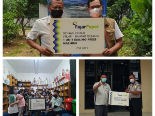 FajarPaper Donasikan Fasilitas Perpustakaan, Mesin Bailing Press dan Paket Sembako